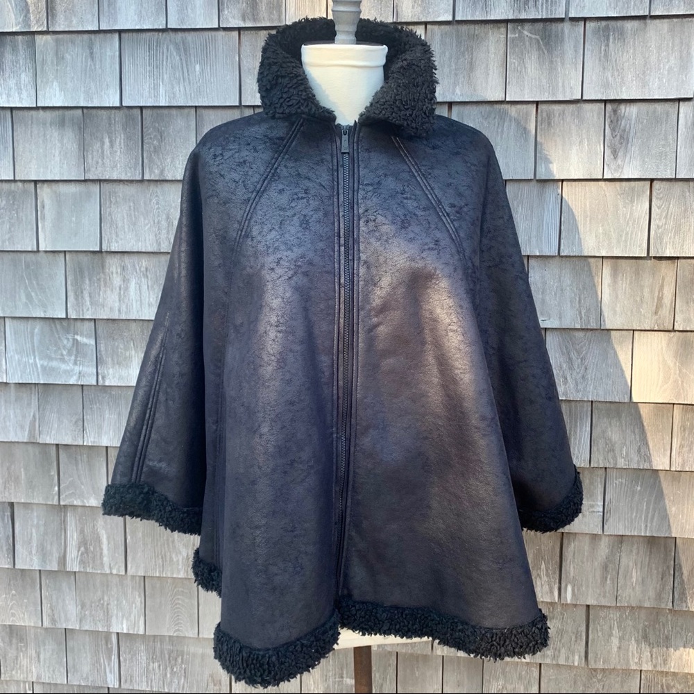 Faux black leather /Sherpa Sporto cape missy O/S